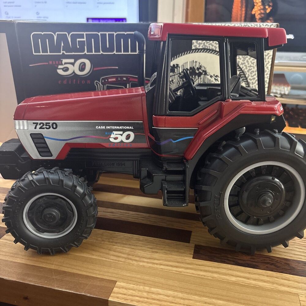 1/16 Case IH 7250 Magnum Tractor Mark 50 Edition Ertl Made in USA